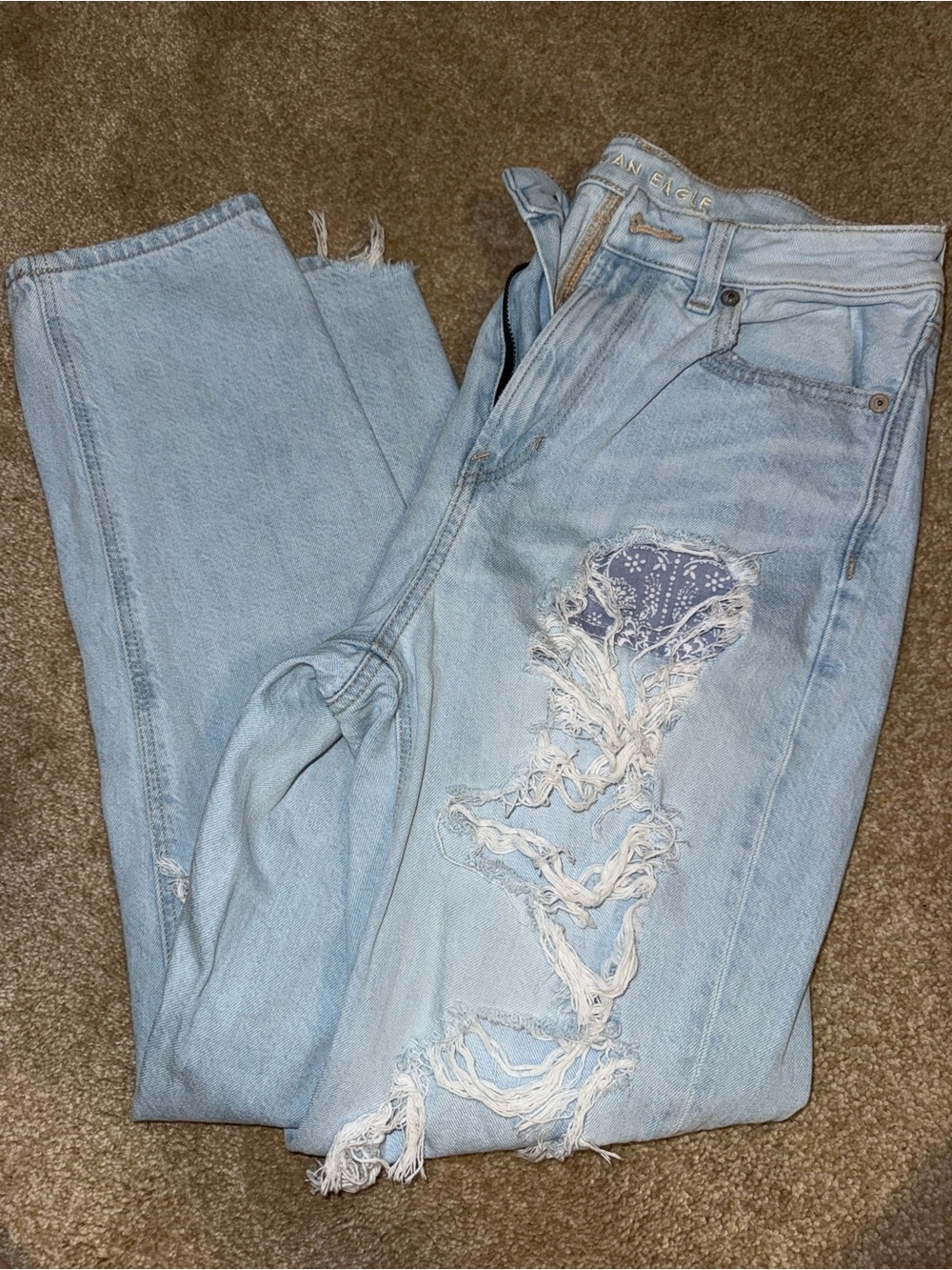 Light Wash Distressed Women’s Jeans with Bandana Patch -American Eagle